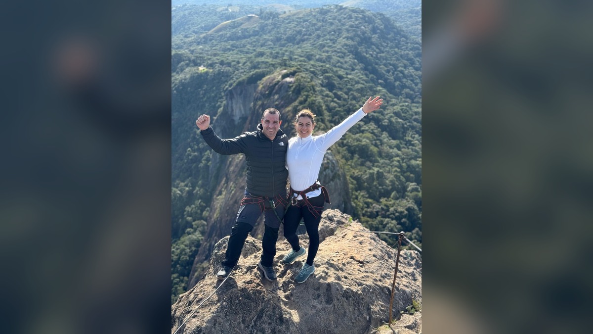 Conquista do cume da Pedra do Baú pela Face Norte - Gisele e Guilherme no GoTrilha