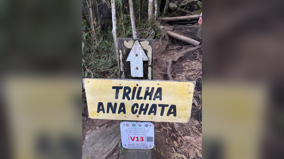 Início e sinalização oficial da Trilha Ana Chata com placa de emergência V13